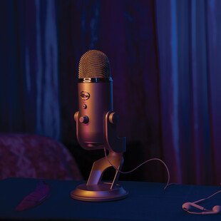 A Blue Yeti microphone used by ASMR artist Monica Spicciani.